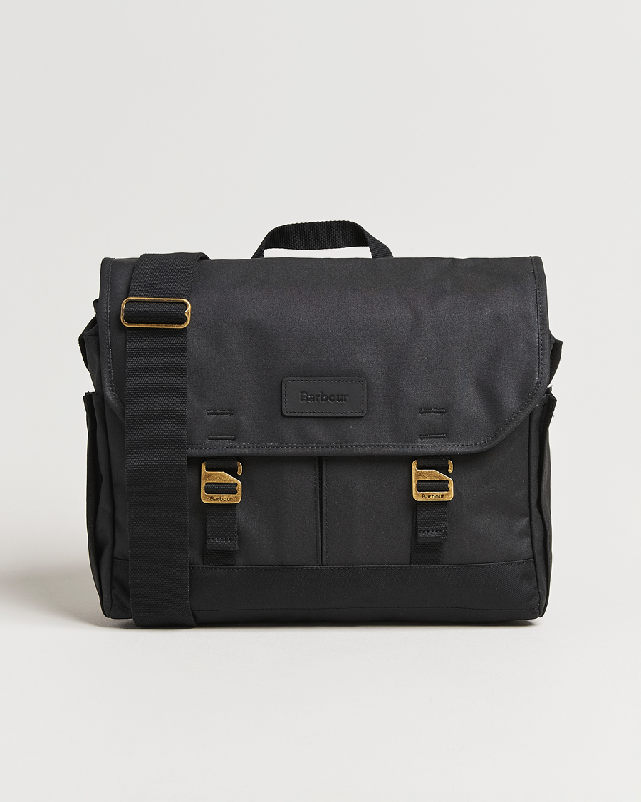 Herr | Barbour Lifestyle Essential Wax Messenger Bag Black | Barbour Lifestyle | Essential Wax Messenger Bag Black