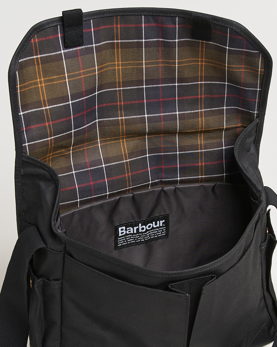 Herr | Barbour Lifestyle Essential Wax Messenger Bag Black | Barbour Lifestyle | Essential Wax Messenger Bag Black