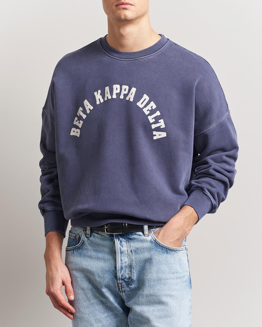 Herr | Tröjor | GANT 240 Mulberry Street | Graphic Crew Neck Sweatshirt Dusty Blue Sea