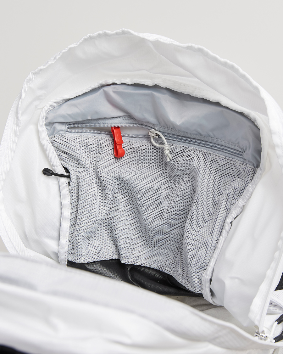 Herr | Väskor | Osprey | Talon 22 White/Black
