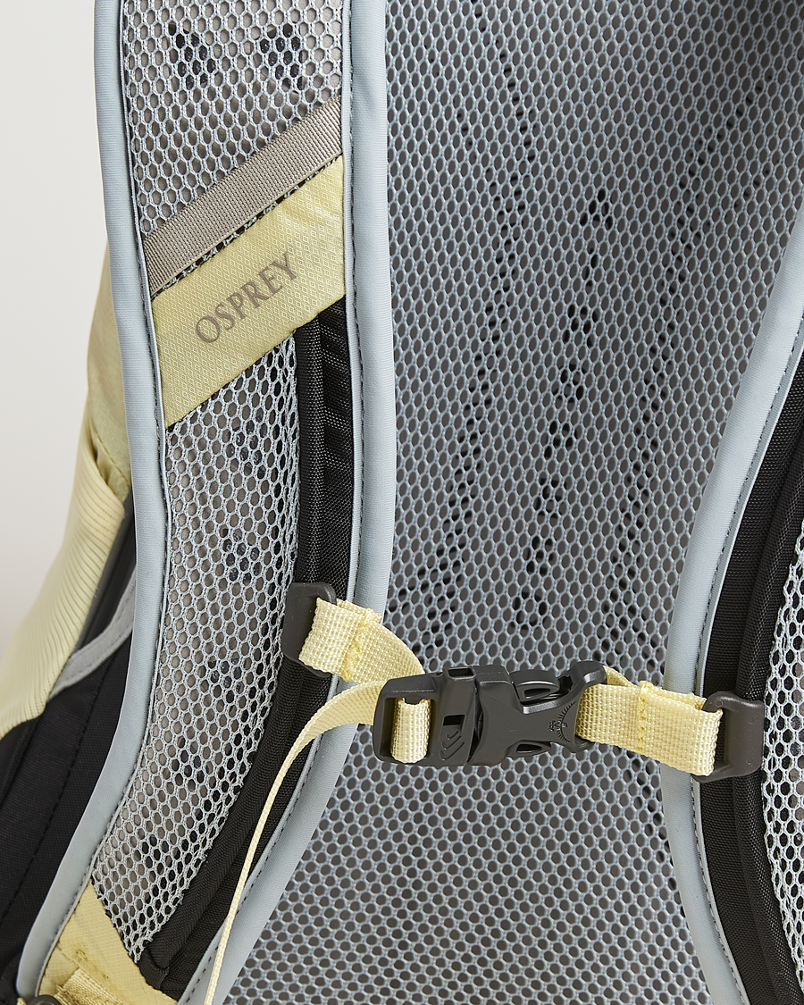 Herr | Väskor | Osprey | HikeLite 26 Stardust Yellow