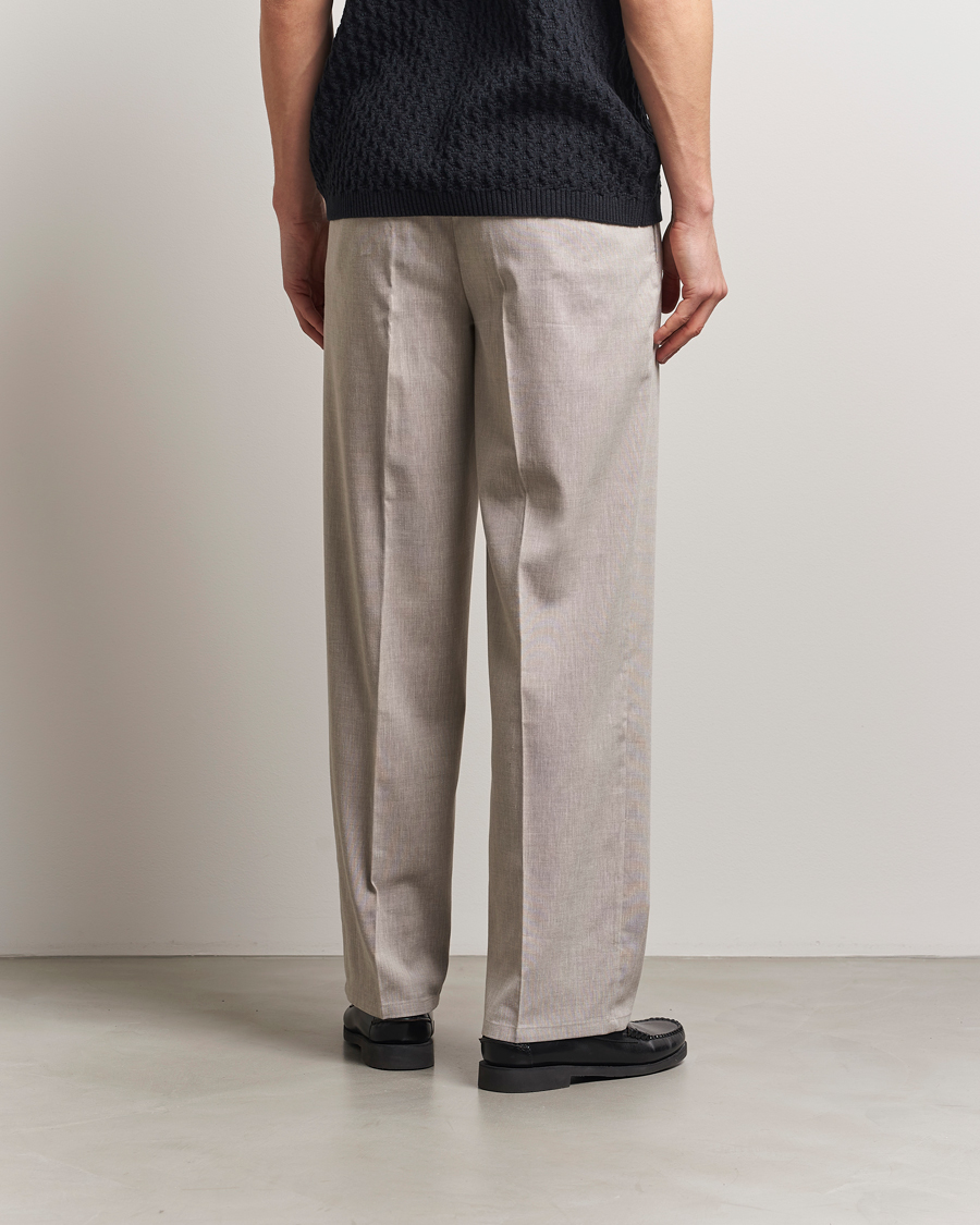 Herr | Byxor | LES DEUX | Reece Pleated Slub Suit Pants Light Sand