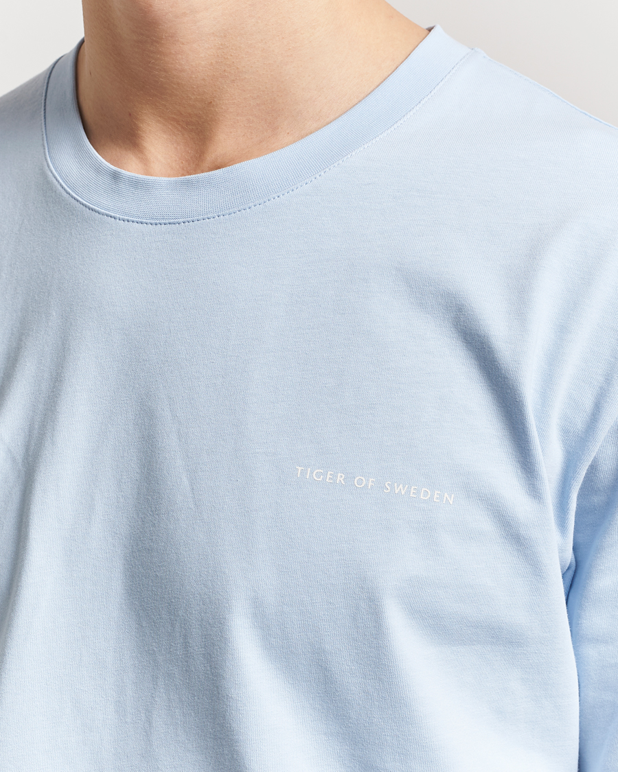 Herr | T-Shirts | Tiger of Sweden | Pro Cotton Logo T-Shirt Light Blue