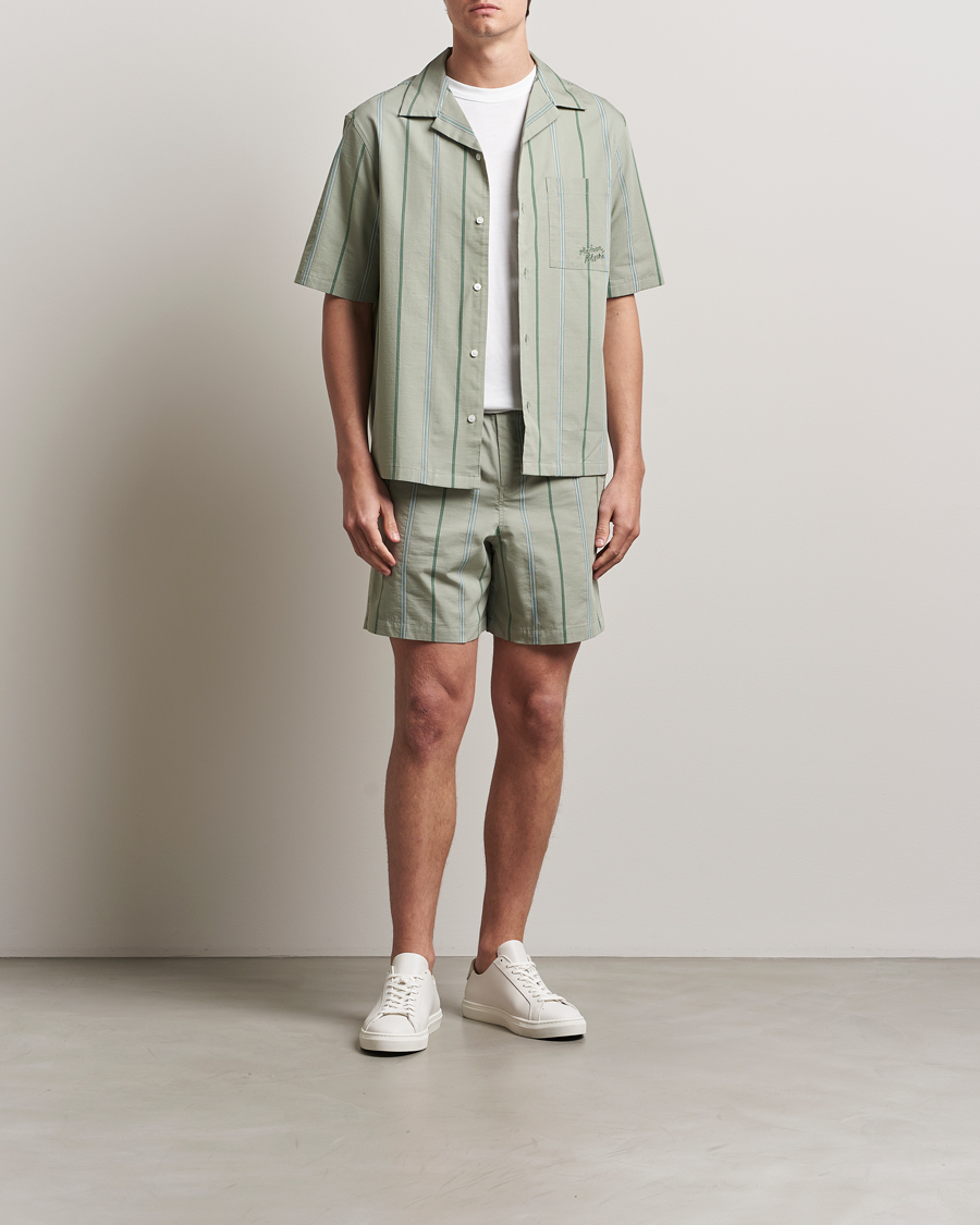 Herr | Skjortor | Maison Kitsuné | Resort Striped Short Sleeve Shirt Vert De Gris