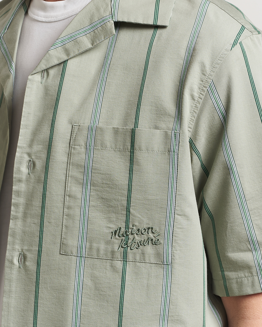 Herr | Skjortor | Maison Kitsuné | Resort Striped Short Sleeve Shirt Vert De Gris
