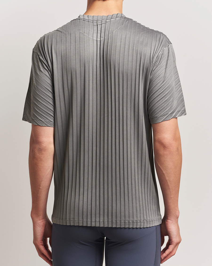 Herr | T-Shirts | Satisfy | Pleated AuraLite T-Shirt Mineral Graphite