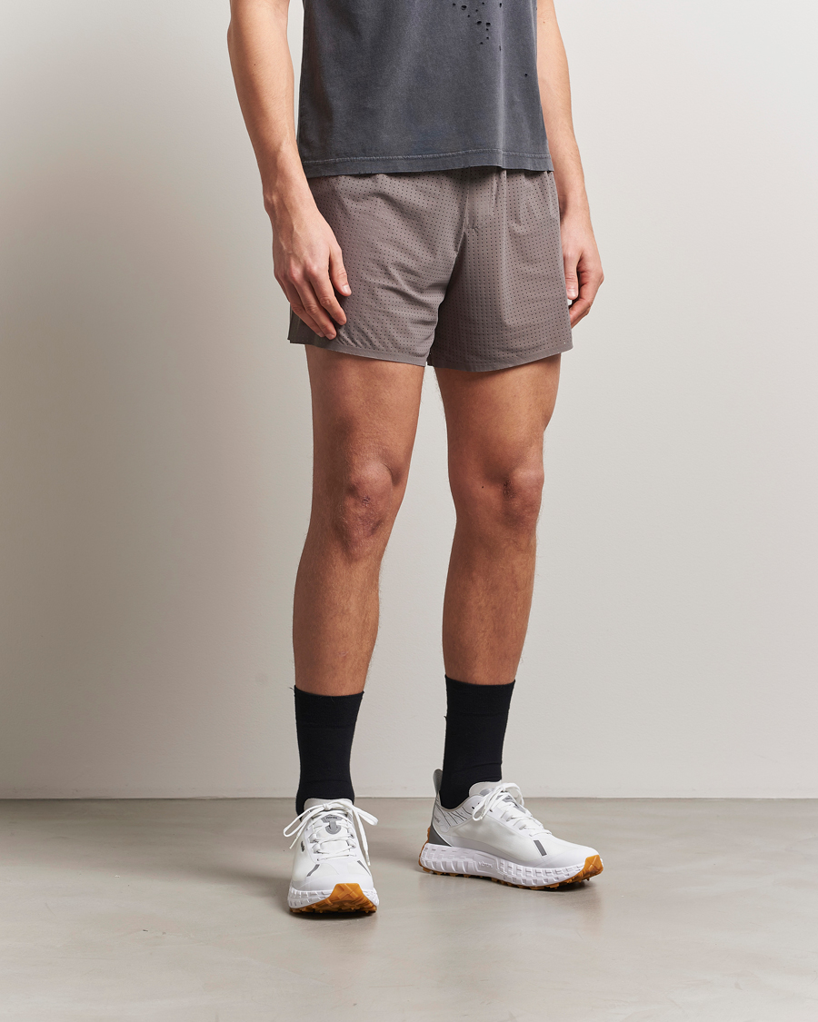 Herr | Shorts | Satisfy | Space-O 5 Inch Shorts Taupe