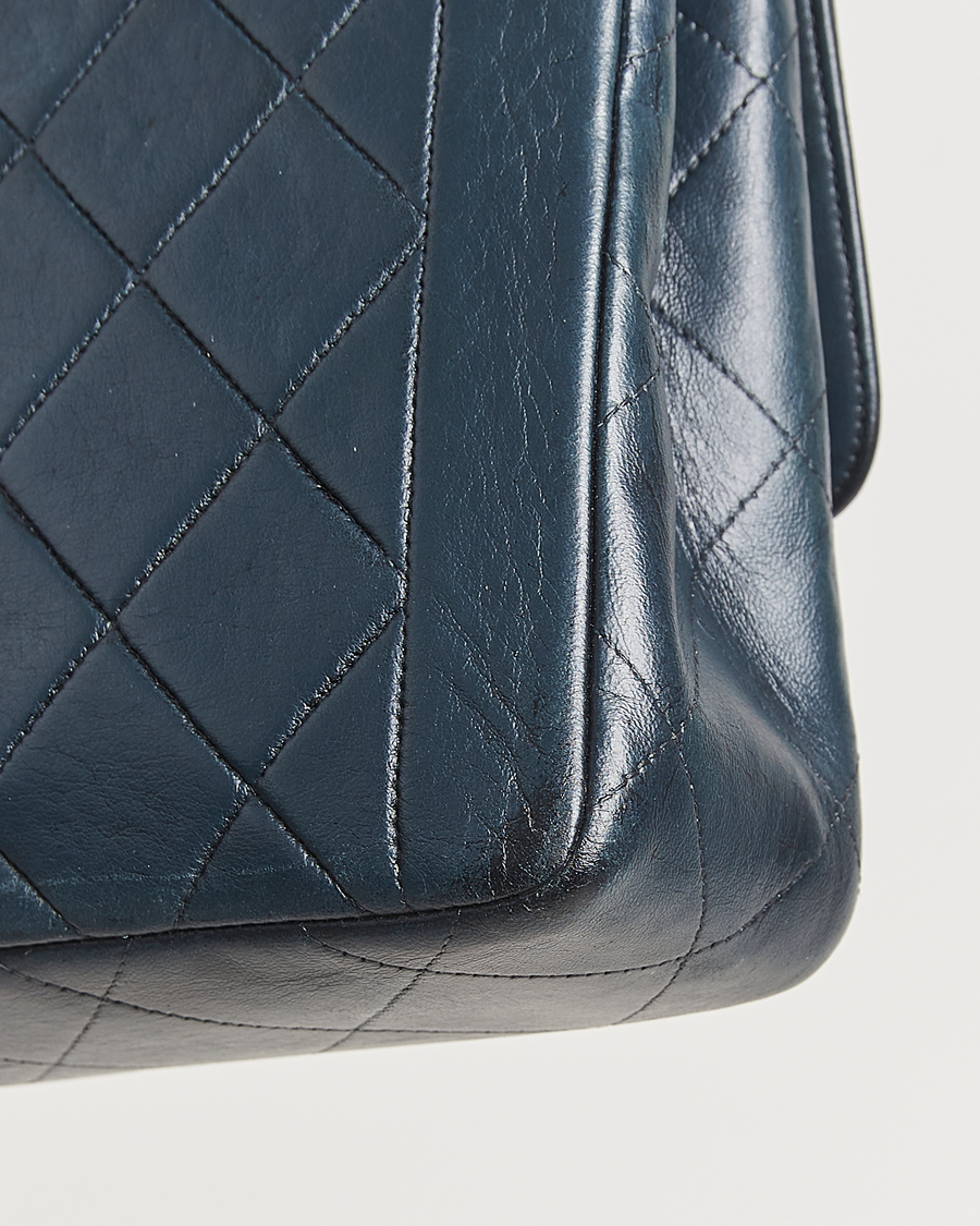 Herr | Pre-Owned & Vintage Bags | Chanel Pre-Owned | Classic Medium Single Flap Bag Lambskin Navy