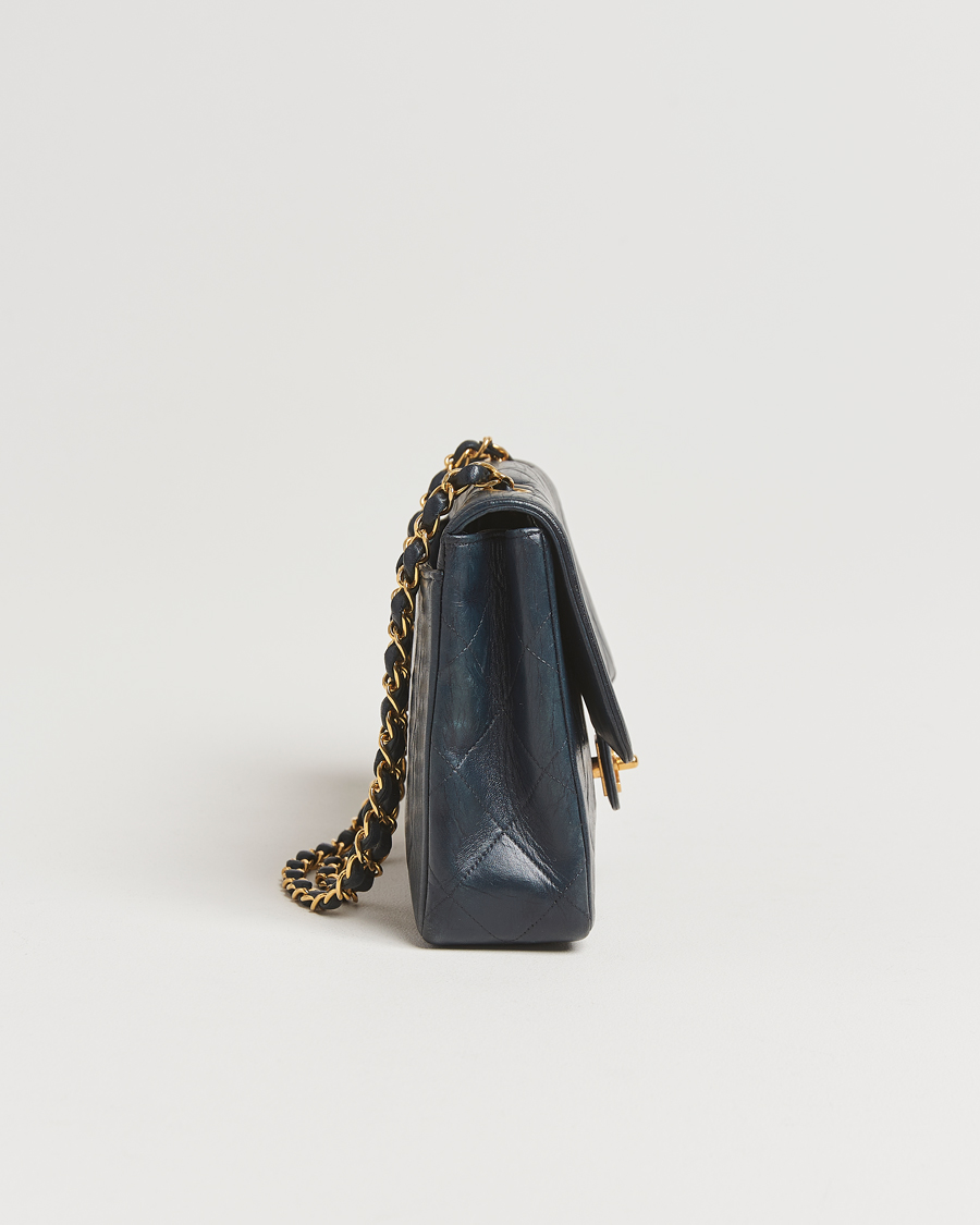 Herr | Pre-Owned & Vintage Bags | Chanel Pre-Owned | Classic Medium Single Flap Bag Lambskin Navy
