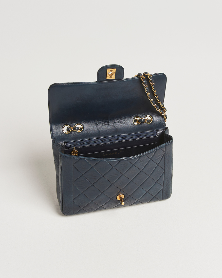 Herr | Pre-Owned & Vintage Bags | Chanel Pre-Owned | Classic Medium Single Flap Bag Lambskin Navy