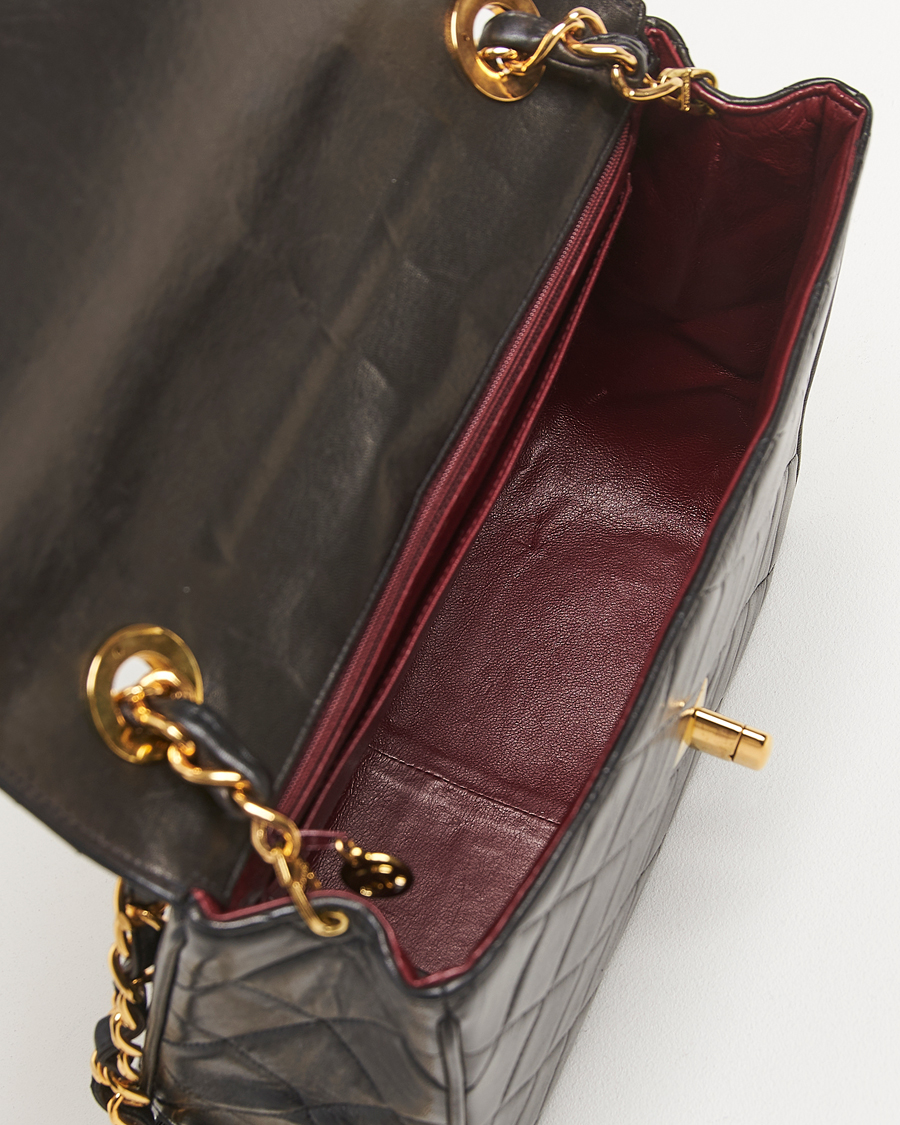 Herr | Chanel Pre-Owned Classic Flap Bag Deca Squared Lambskin Black | Chanel Pre-Owned | Classic Flap Bag Deca Squared Lambskin Black