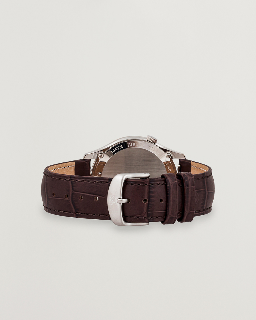 Herr | Sjöö Sandström Jubilee Steel Quartz 40mm Gold Bezel White/Brown Calf | Sjöö Sandström | Jubilee Steel Quartz 40mm Gold Bezel White/Brown Calf