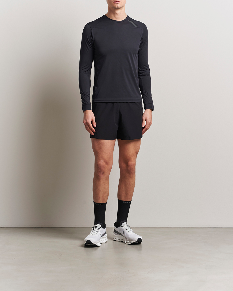 Herr | T-Shirts | SOAR Running | Long Sleeve Tech Tee Black