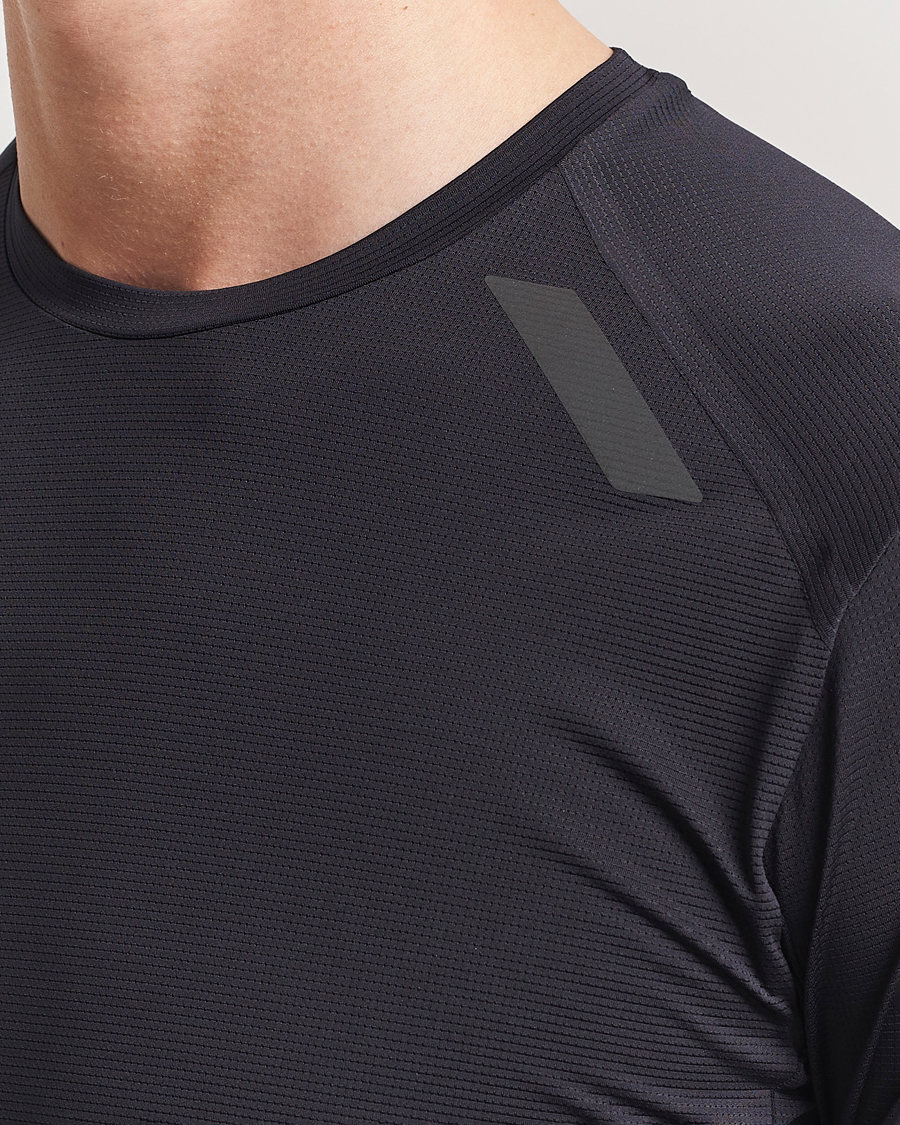 Herr | T-Shirts | SOAR Running | Long Sleeve Tech Tee Black