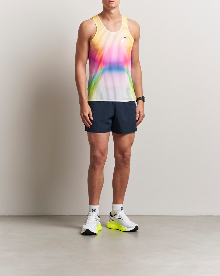 Herr | T-Shirts | SOAR Running | Race Vest Summer Rainbow