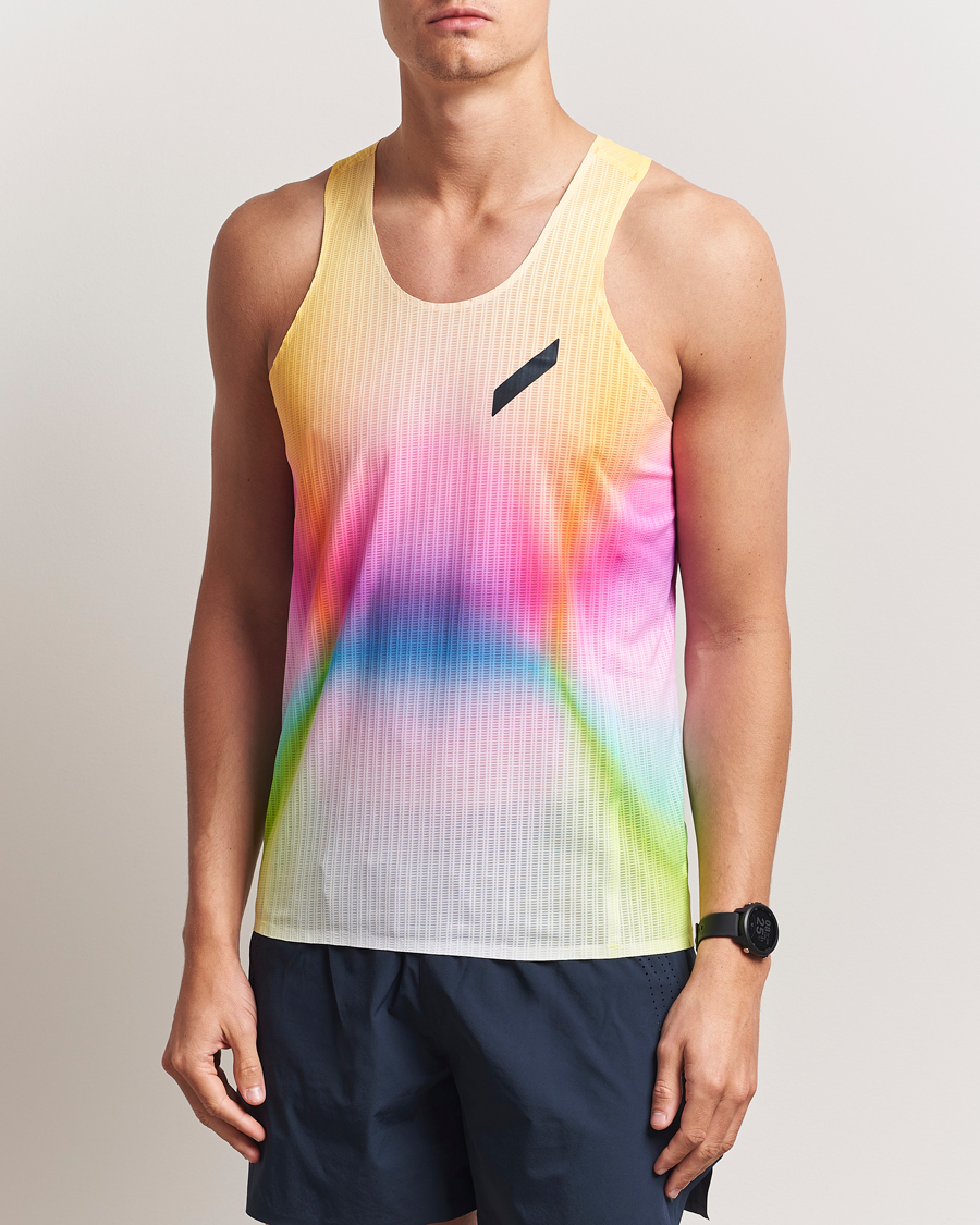 Herr | T-Shirts | SOAR Running | Race Vest Summer Rainbow