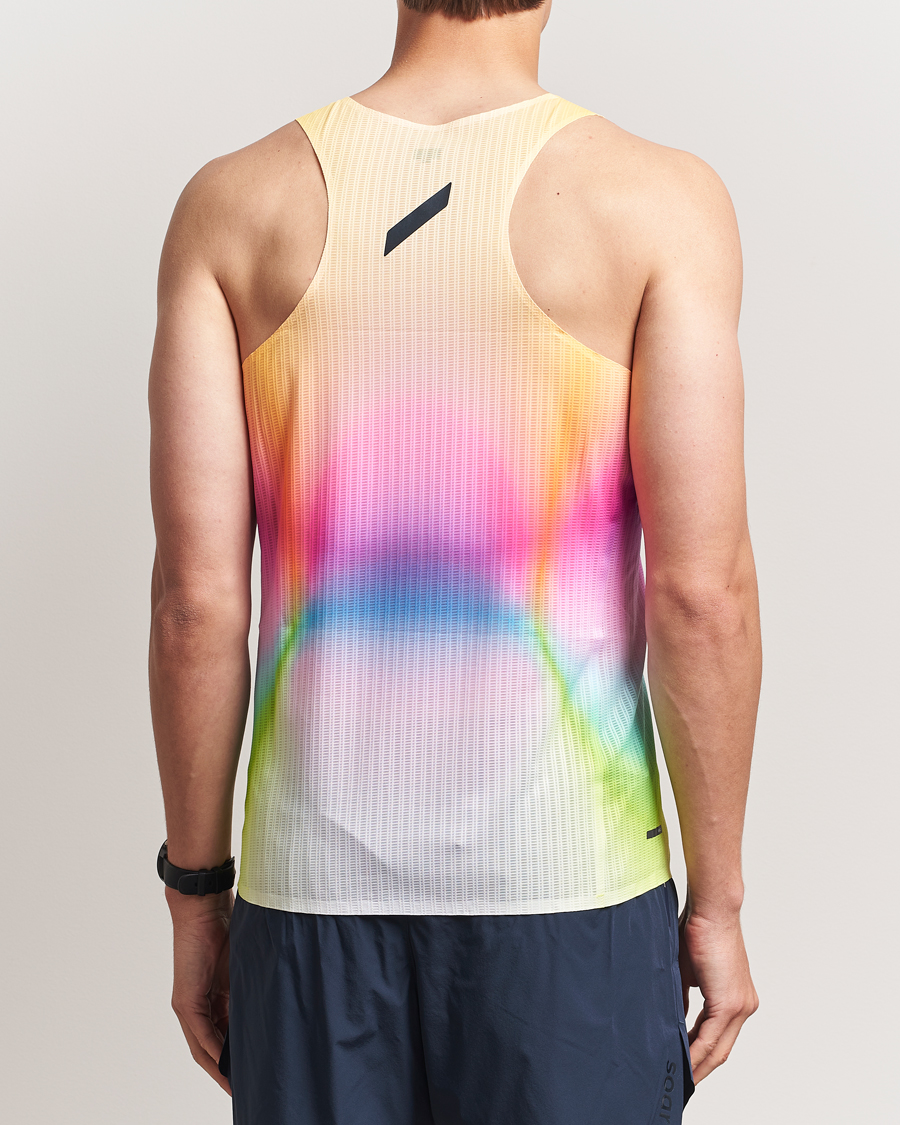 Herr | T-Shirts | SOAR Running | Race Vest Summer Rainbow