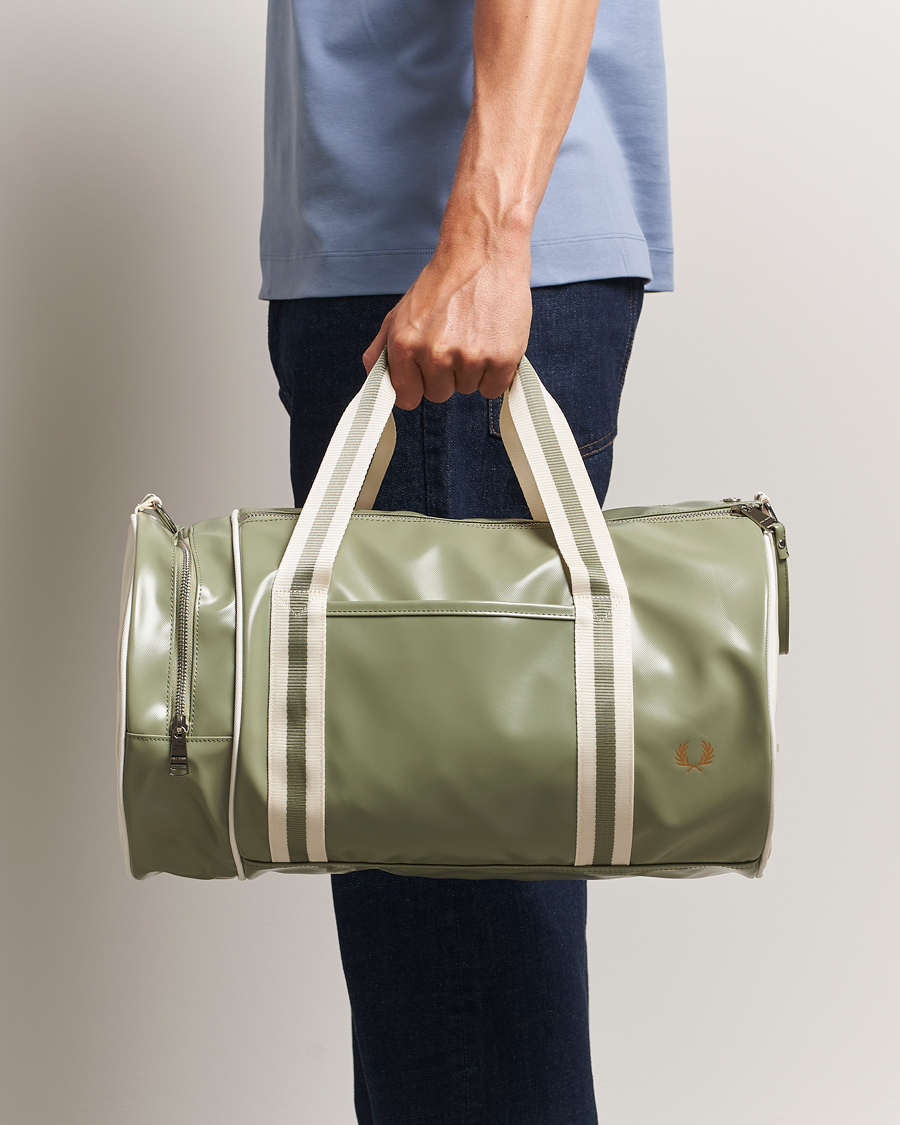 Herr | Väskor | Fred Perry | Classic Barrel Bag Olive Mint/White