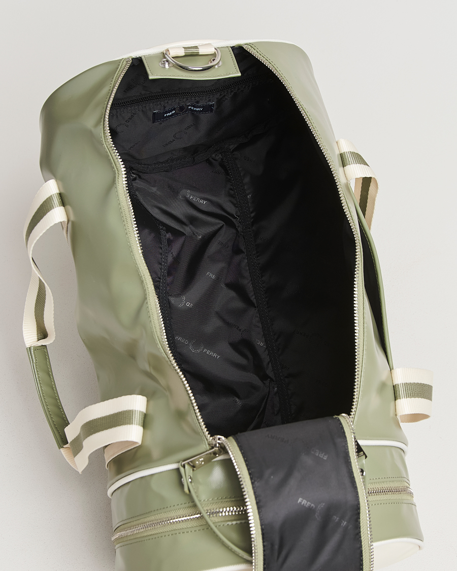 Herr | Väskor | Fred Perry | Classic Barrel Bag Olive Mint/White