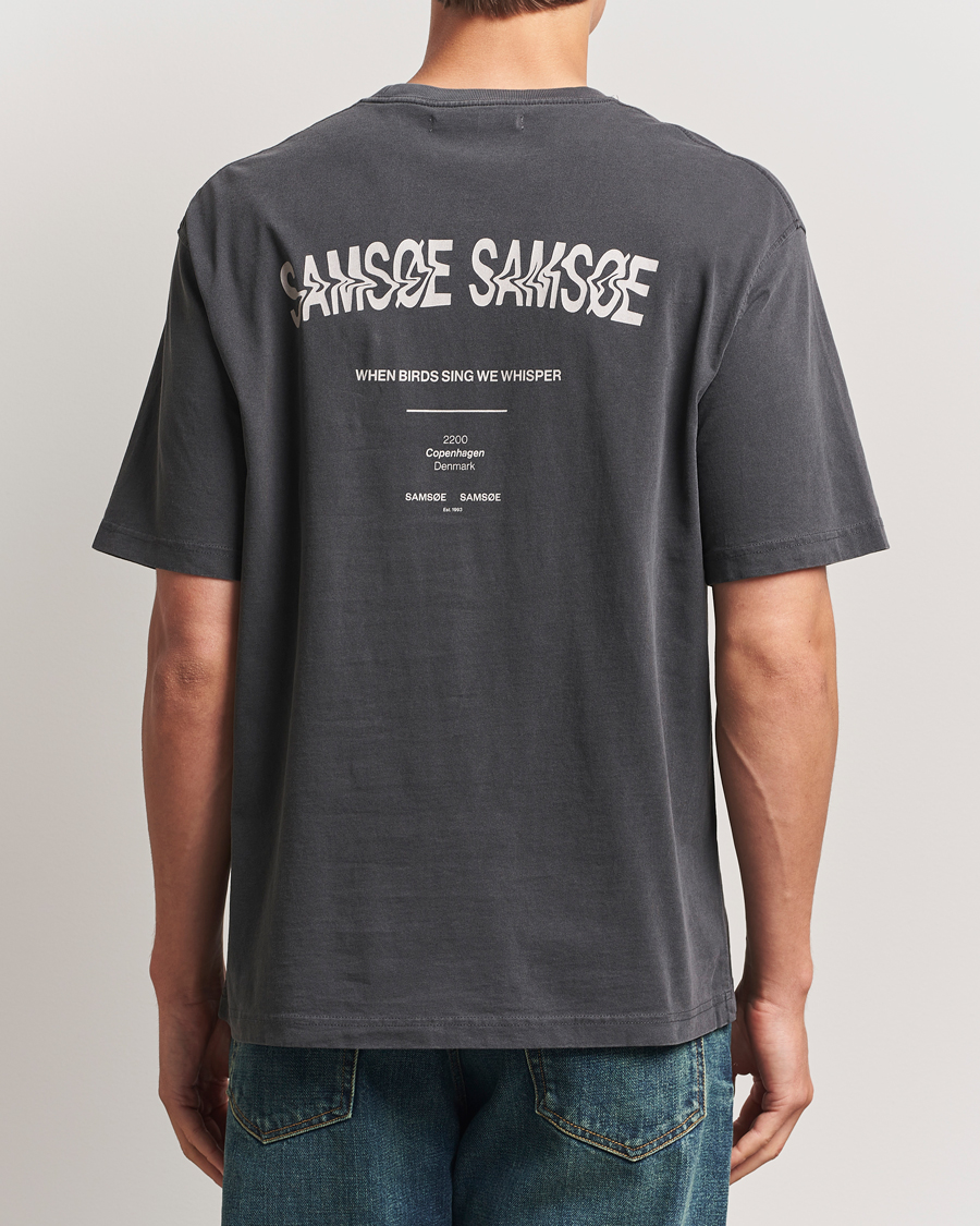 Herr | T-Shirts | Samsøe Samsøe | Printed Swirl Crew Neck T-Shirt Washed Black