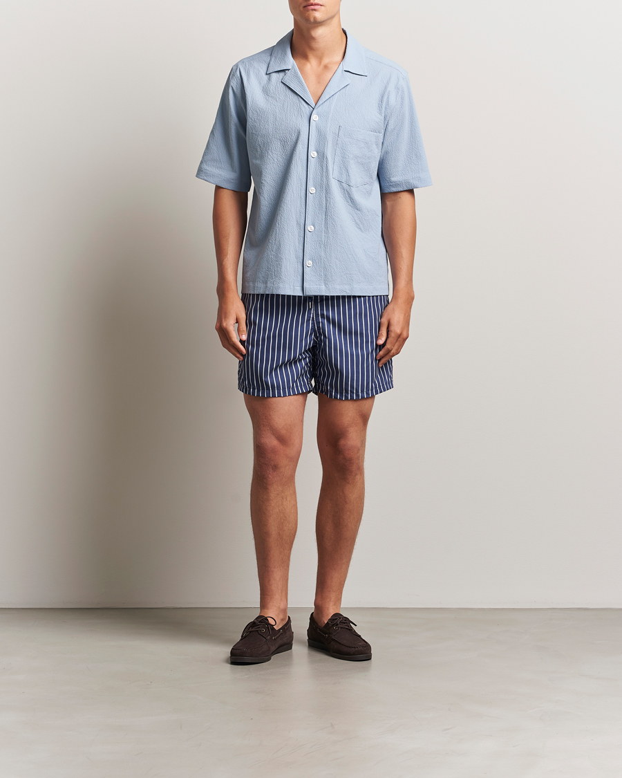 Herr | Badbyxor | Oscar Jacobson | Striped Swimshorts Navy