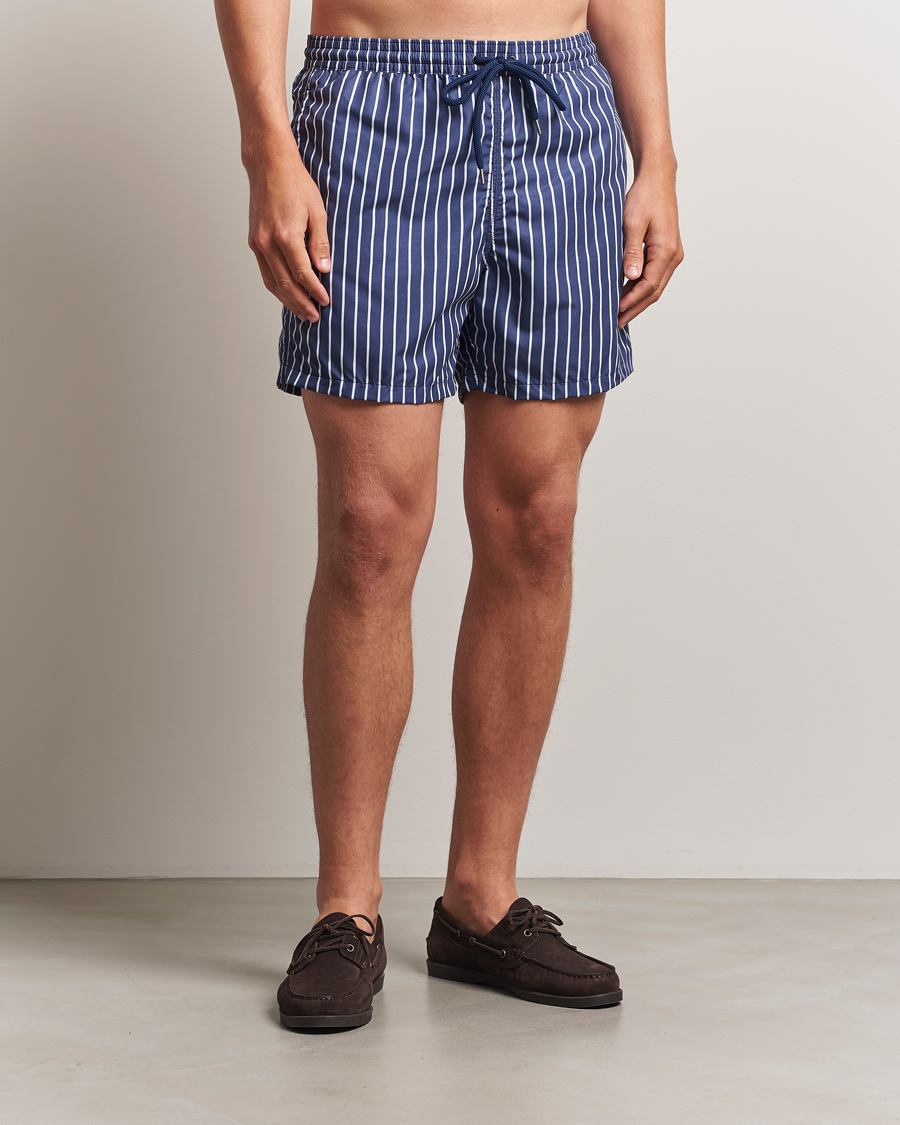 Herr | Badbyxor | Oscar Jacobson | Striped Swimshorts Navy