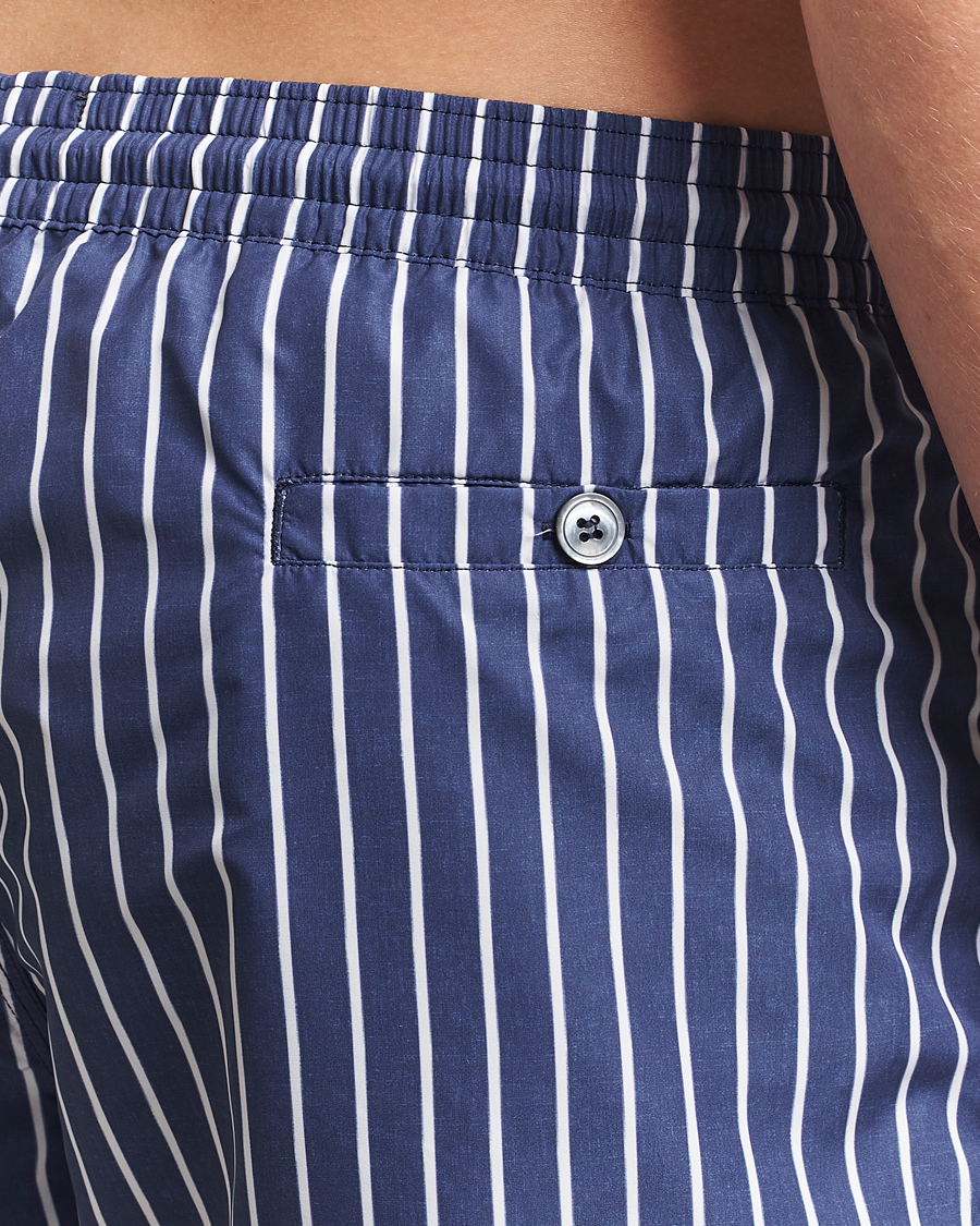 Herr | Badbyxor | Oscar Jacobson | Striped Swimshorts Navy