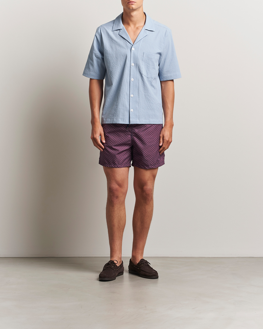 Herr | Badbyxor | Oscar Jacobson | Printed Swimshorts Red/Navy
