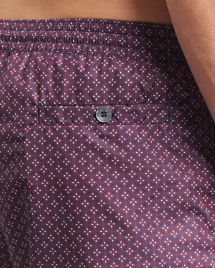 Herr | Badbyxor | Oscar Jacobson | Printed Swimshorts Red/Navy