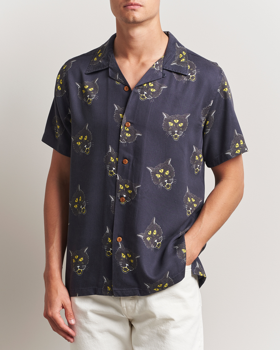Herr | Skjortor | Nudie Jeans | Arvid The Cat Hawaii Shirt Antracite