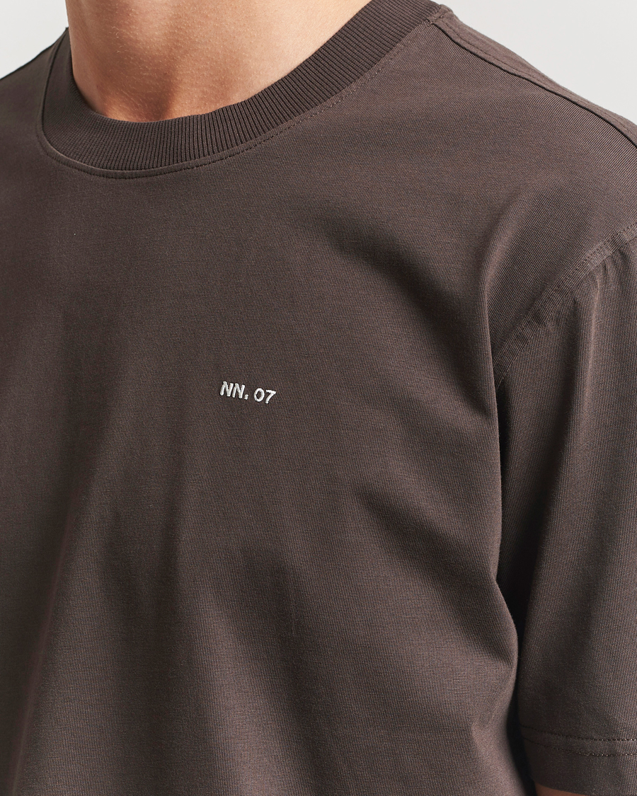 Herr | T-Shirts | NN07 | Adam Logo Crew Neck T-Shirt Coffee
