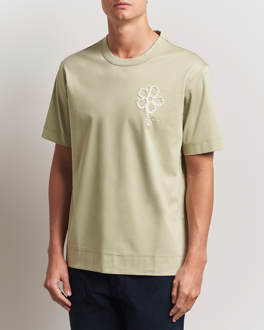 Herr | T-Shirts | NN07 | Pedro Embroidered Flower T-Shirt Sage Green
