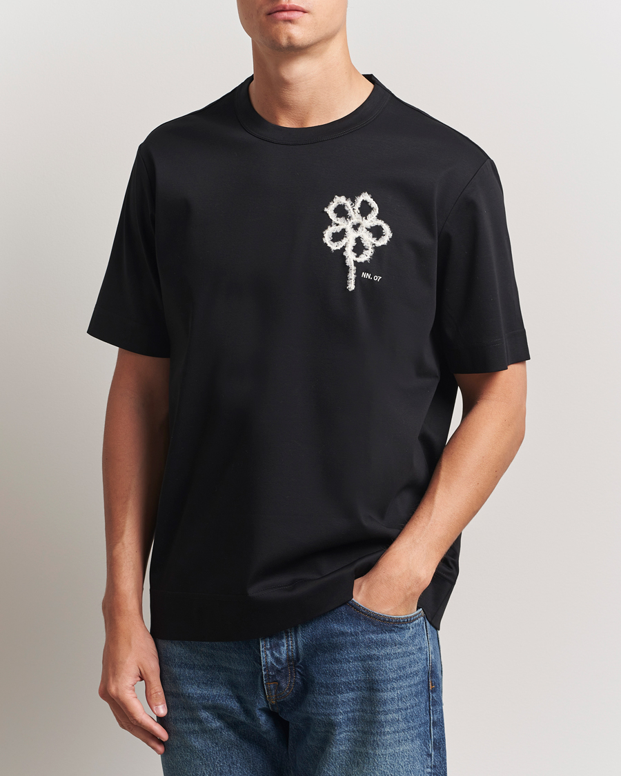 Herr | T-Shirts | NN07 | Pedro Embroidered Flower T-Shirt Black