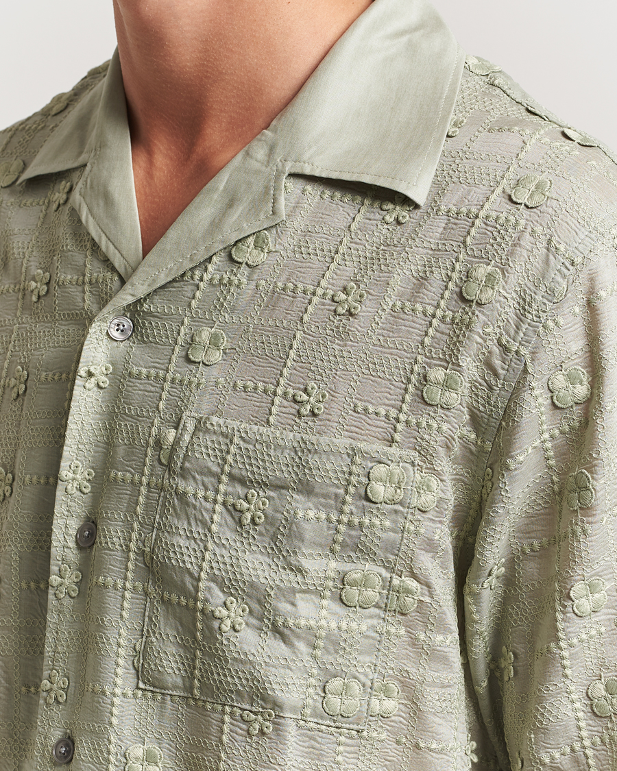 Herr | Skjortor | NN07 | Ben Lyocell Fil-Coupé Embroidery Anglaise Shirt Sage Green