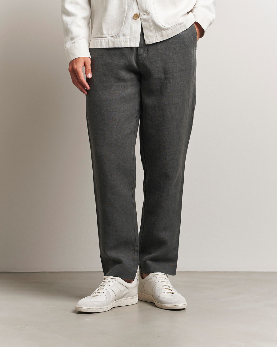 Herr | Byxor | A Day's March | Madu Linen Trousers Olive