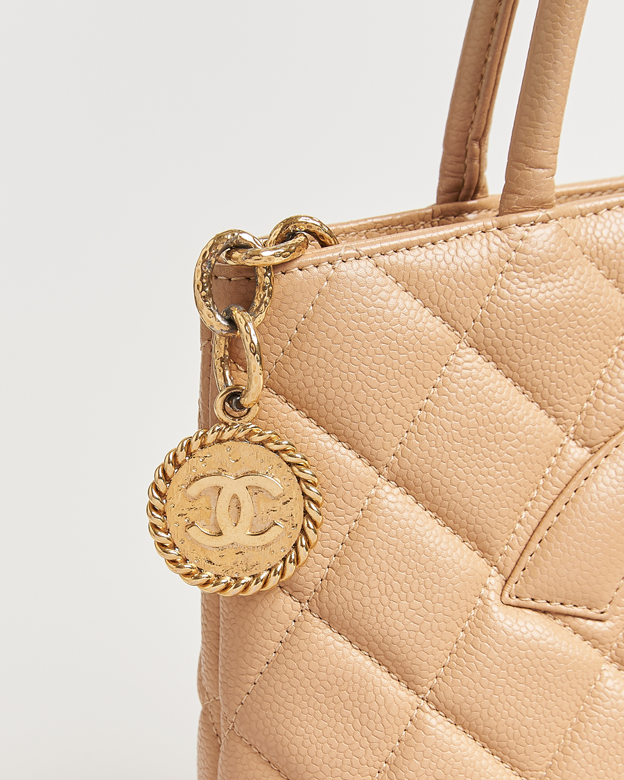 Herr | Gifts for Her | Chanel Pre-Owned | Medallion Tote Bag Caviar Beige