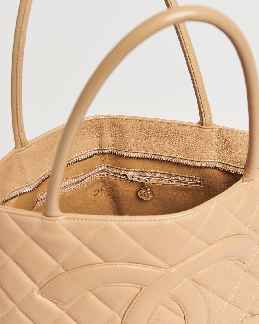 Herr | Gifts for Her | Chanel Pre-Owned | Medallion Tote Bag Caviar Beige