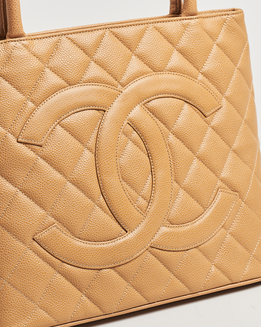 Herr | Chanel Pre-Owned Medallion Tote Quilted Caviar Beige | Chanel Pre-Owned | Medallion Tote Quilted Caviar Beige