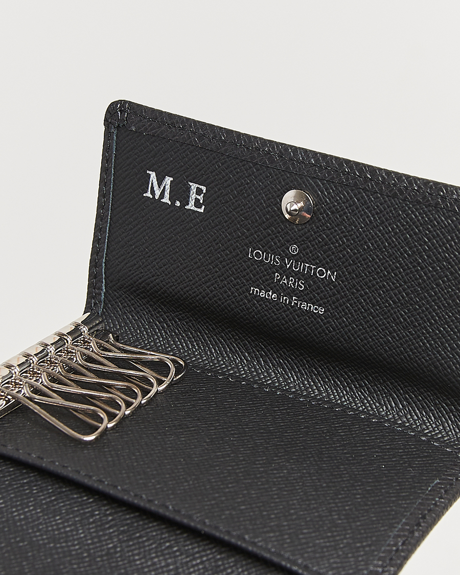 Herr | Louis Vuitton Pre-Owned 6 Key Holder Taiga Black | Louis Vuitton Pre-Owned | 6 Key Holder Taiga Black