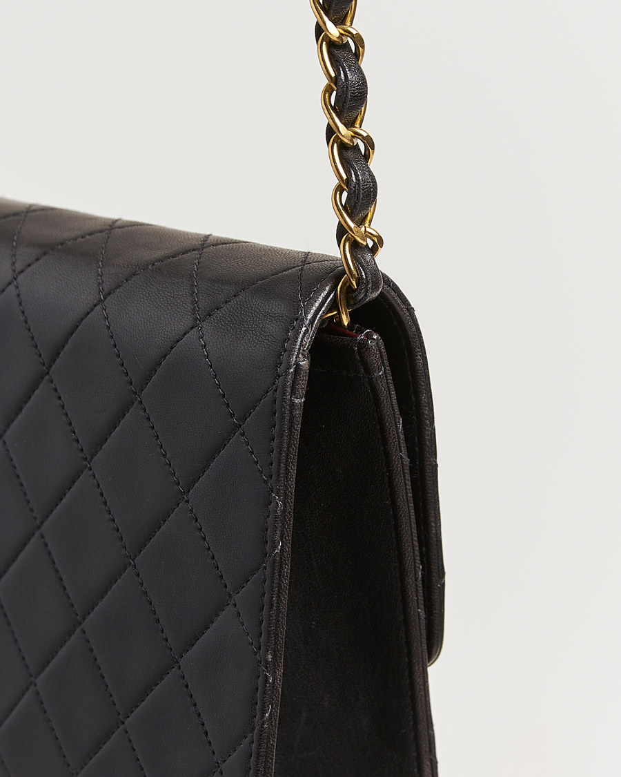Herr | Chanel Pre-Owned Single Flap Bag Black | Chanel Pre-Owned | Single Flap Bag Black