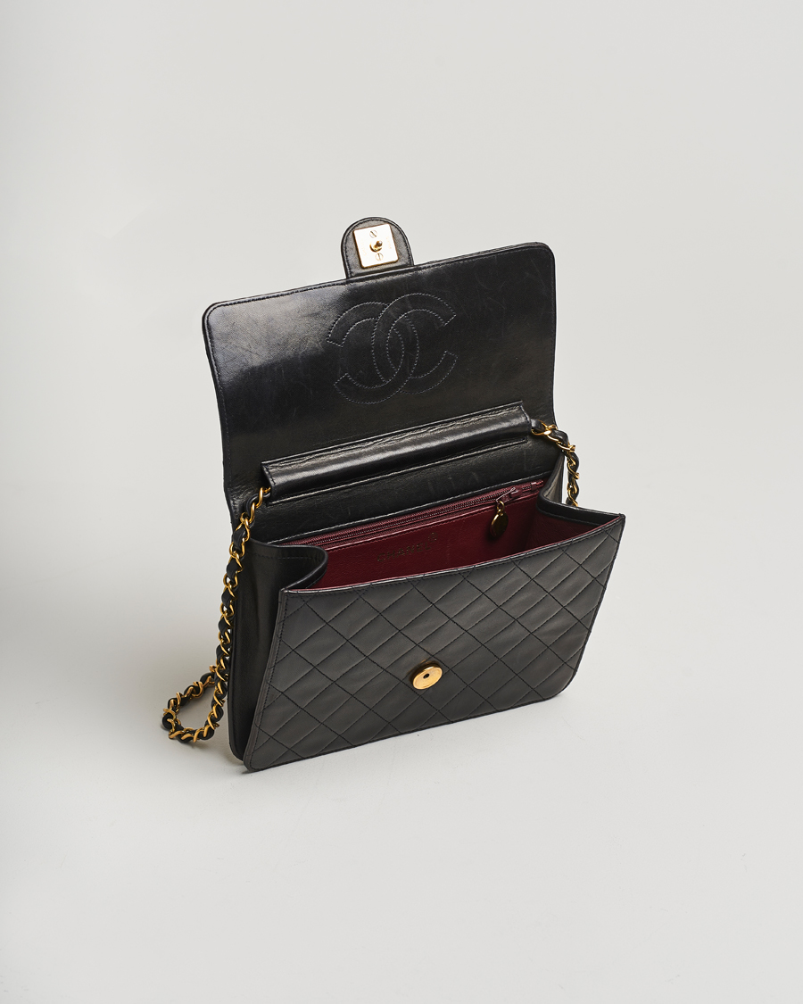 Herr | Gifts for Her | Chanel Pre-Owned | Single Flap Bag Black