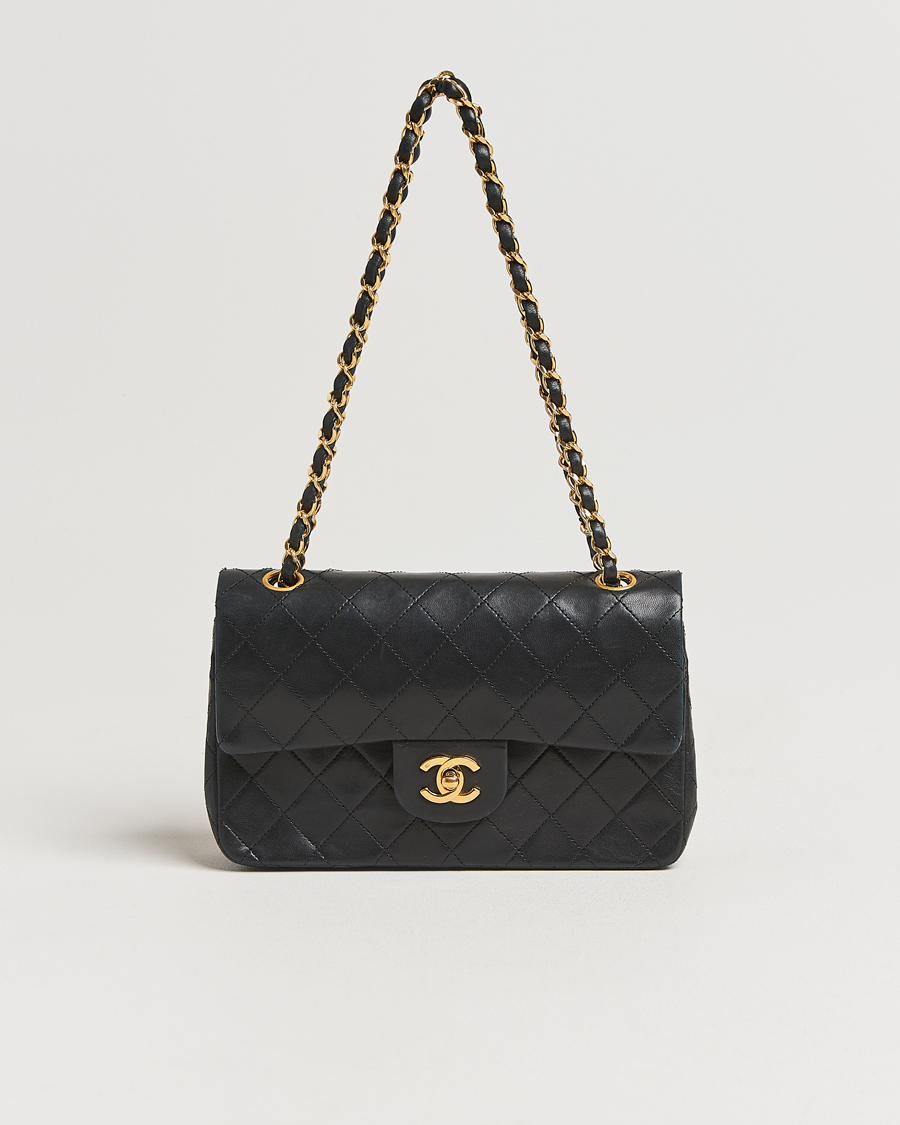 Herr | Gifts for Her | Chanel Pre-Owned | Classic Double Flap Small Lambskin Black