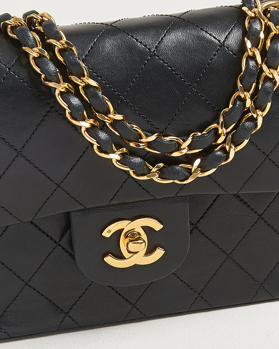 Herr | Gifts for Her | Chanel Pre-Owned | Classic Double Flap Small Lambskin Black