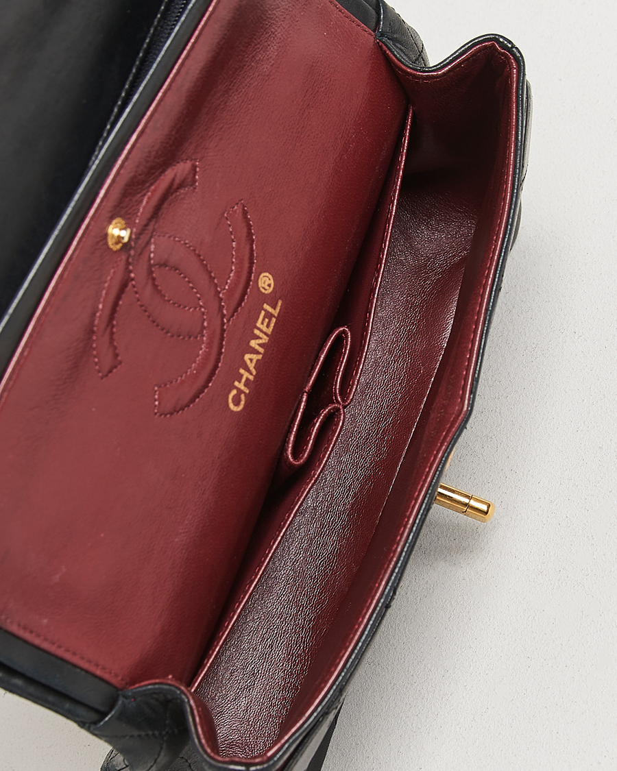 Herr | Gifts for Her | Chanel Pre-Owned | Classic Double Flap Small Lambskin Black