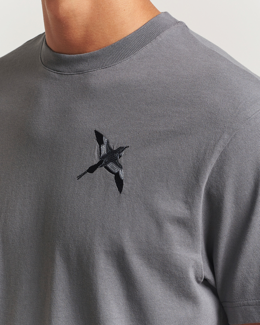 Herr | T-Shirts | Axel Arigato | Micro Bee Bird T-Shirt Steel Grey