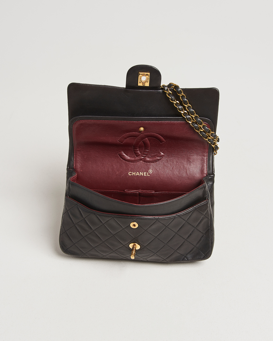 Herr | Gifts for Her | Chanel Pre-Owned | Classic Double Flap Medium Lambskin Black