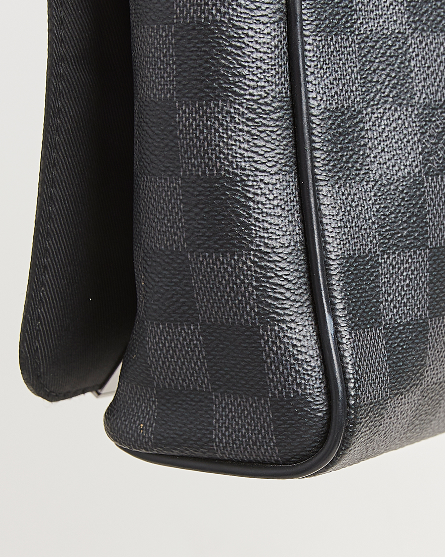 Herr | Pre-Owned & Vintage Bags | Louis Vuitton Pre-Owned | District PM Messenger Bag Damier Graphite