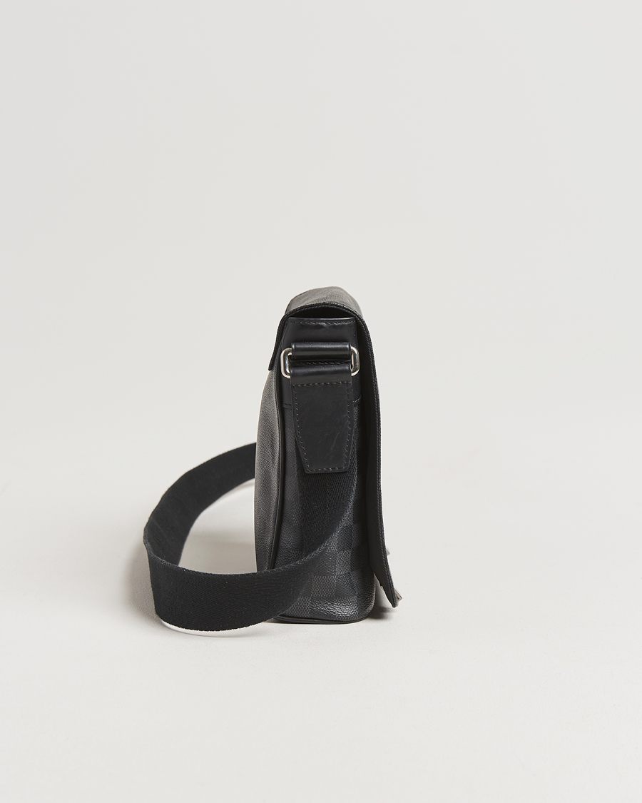 Herr | Pre-Owned & Vintage Bags | Louis Vuitton Pre-Owned | District PM Messenger Bag Damier Graphite