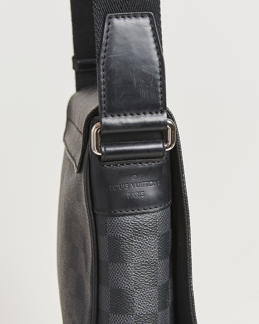 Herr | Pre-Owned & Vintage Bags | Louis Vuitton Pre-Owned | District PM Messenger Bag Damier Graphite