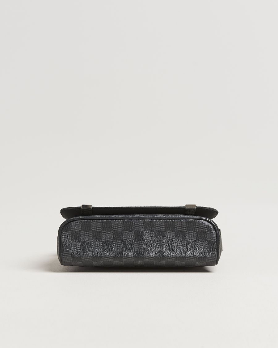 Herr | Pre-Owned & Vintage Bags | Louis Vuitton Pre-Owned | District PM Messenger Bag Damier Graphite